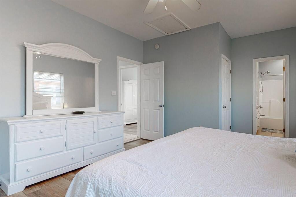 Eye-Catching Property W/ Picturesque Coastal Views غولف شورز المظهر الخارجي الصورة