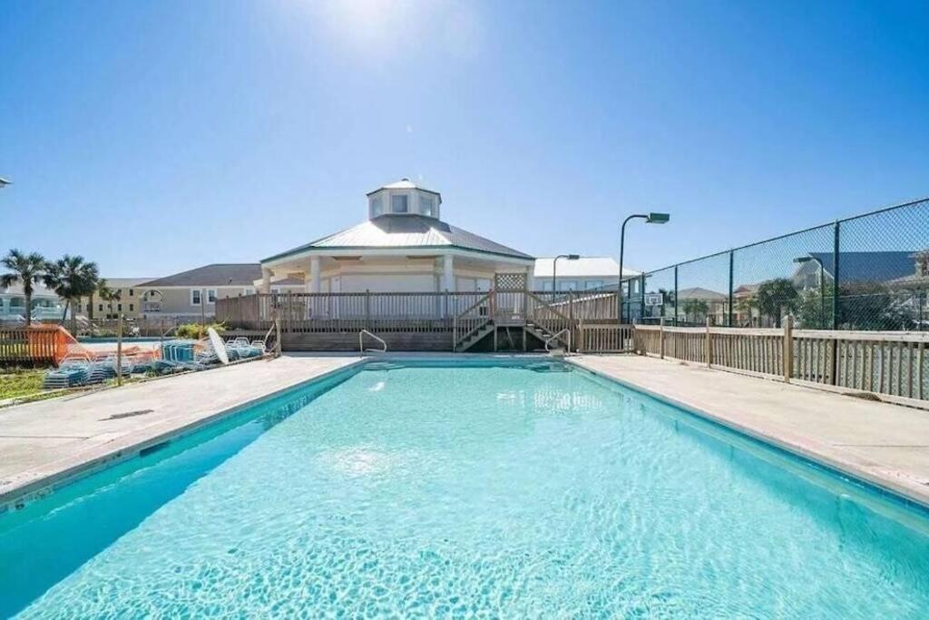 Eye-Catching Property W/ Picturesque Coastal Views غولف شورز المظهر الخارجي الصورة