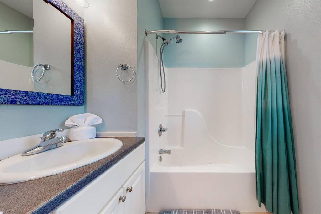 Eye-Catching Property W/ Picturesque Coastal Views غولف شورز المظهر الخارجي الصورة
